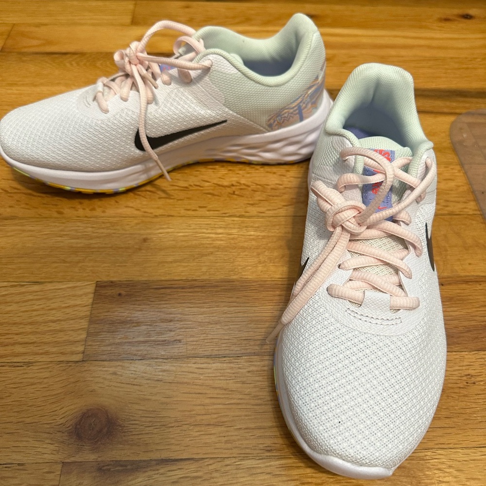 NWOB Nike Revolution 6 White Multi Sneaker